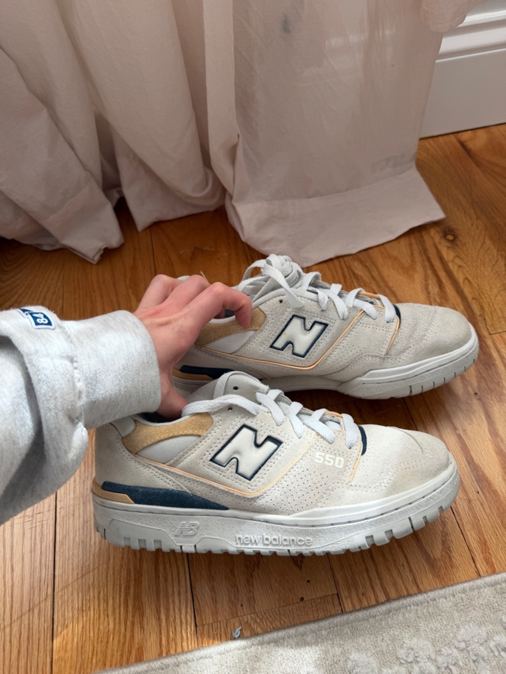 Women’s New Balance 550 - Picture 2 of 7